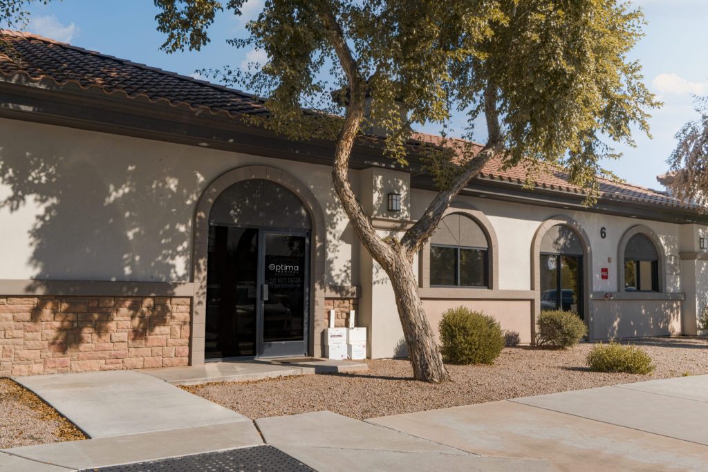 Optima Medical optima Gilbert Parking Lot view 2048x1365 1 clinic exterior