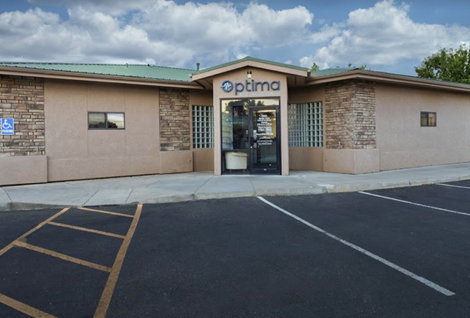 Exterior view of Optima Medical primary care clinic at 3251 North Windsong Drive in Prescott Valley, Arizona, with building entrance and parking area visible.